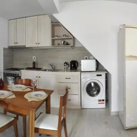 Apartment Xenonas 