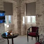 Apartament Suites-xenonas 